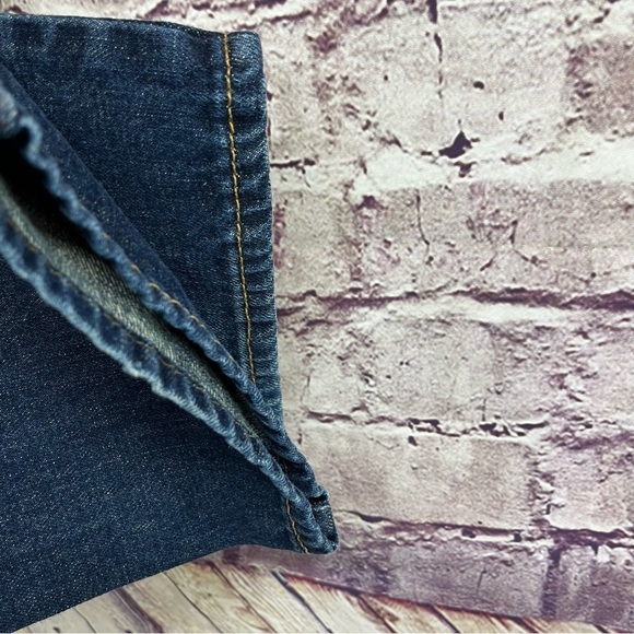 American Eagle Relaxed Straight Medium Wash Denim Jeans - Picture 6 of 10